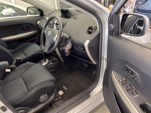 TOYOTA IST