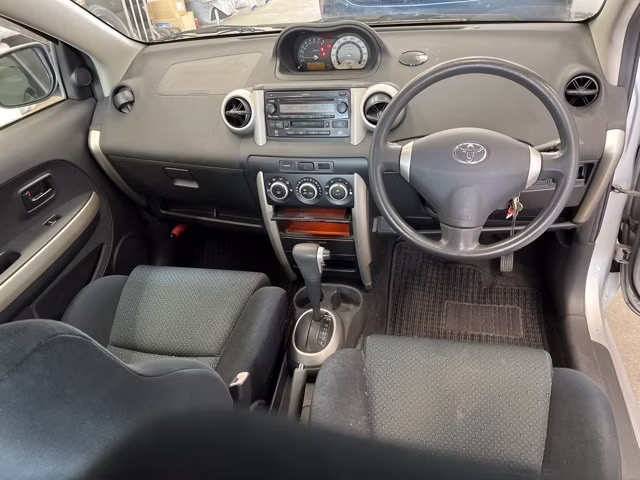 TOYOTA IST