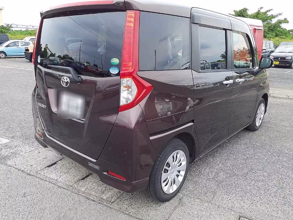 TOYOTA ROOMY