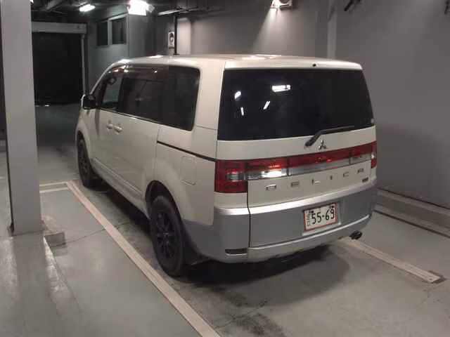 MITSUBISHI DELICA D:5