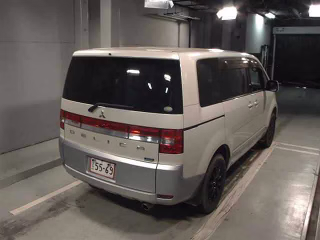 MITSUBISHI DELICA D:5
