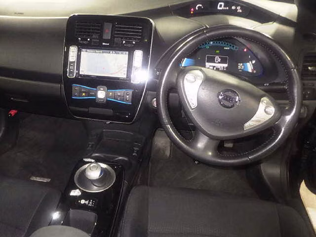 NISSAN LEAF