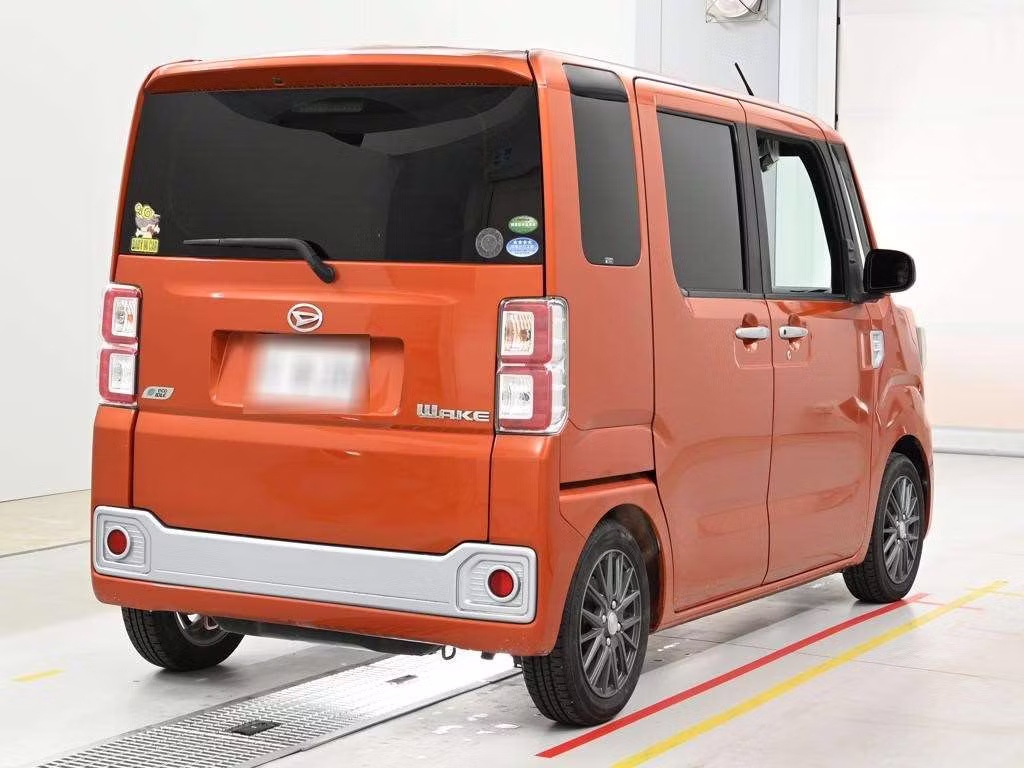 DAIHATSU WAKE