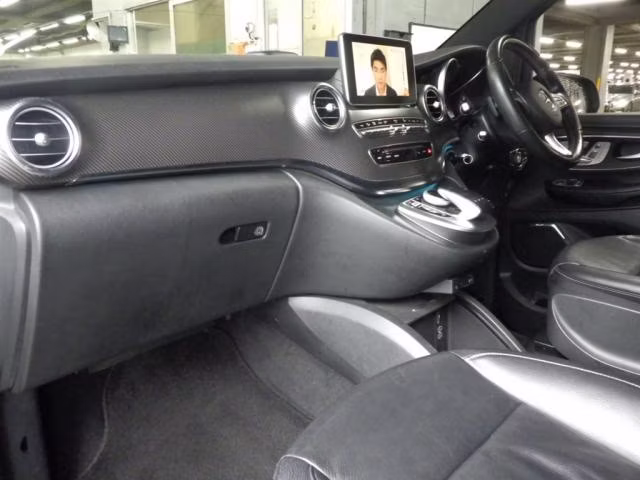 MERCEDES-BENZ V-CLASS