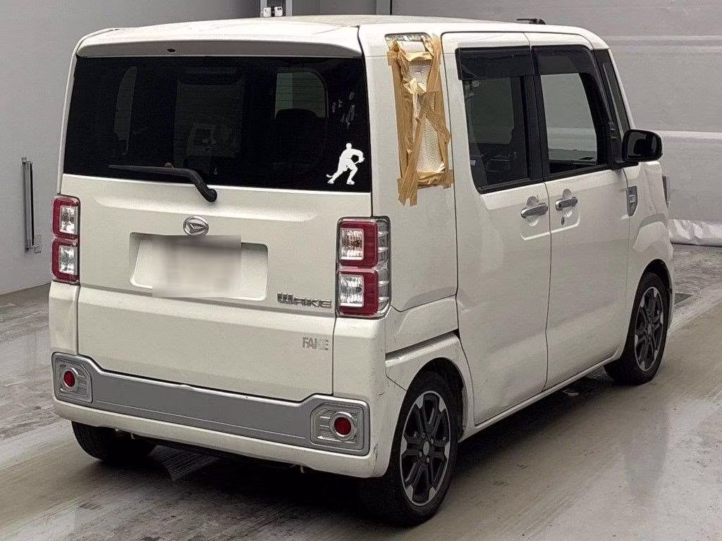 DAIHATSU WAKE