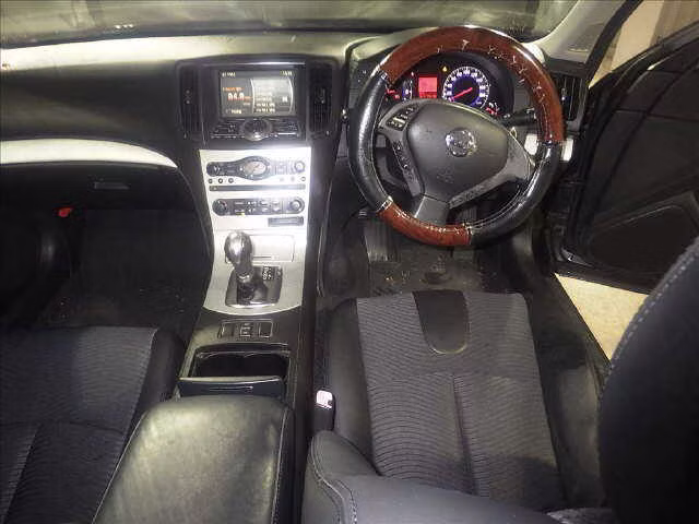 NISSAN SKYLINE