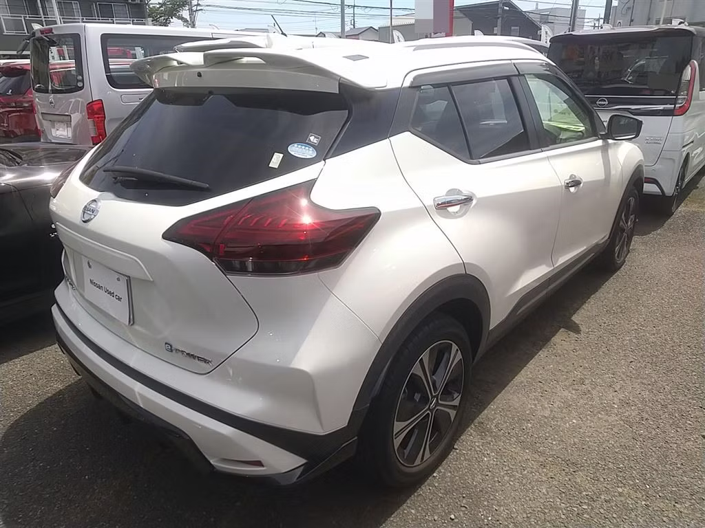 NISSAN KICKS