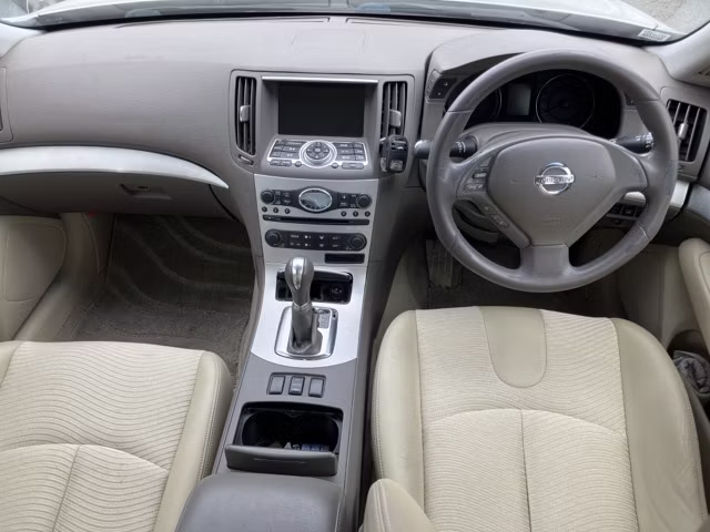 NISSAN SKYLINE