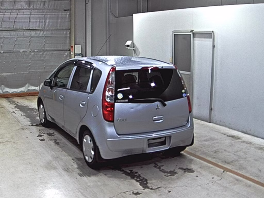 MITSUBISHI COLT