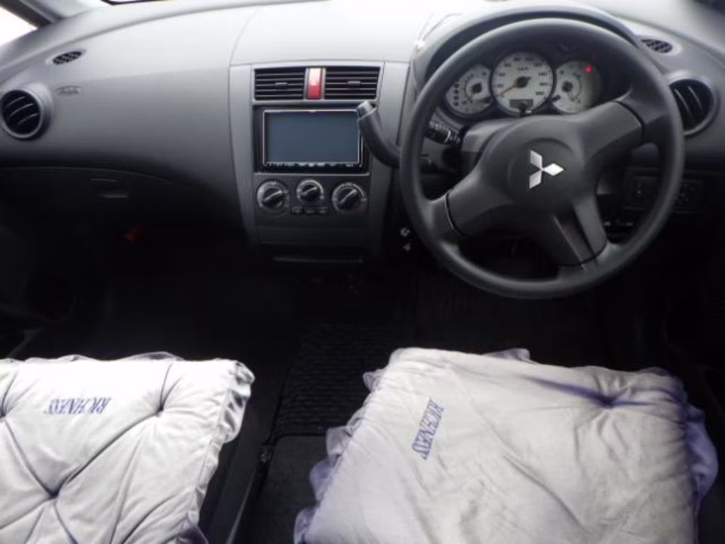 MITSUBISHI COLT