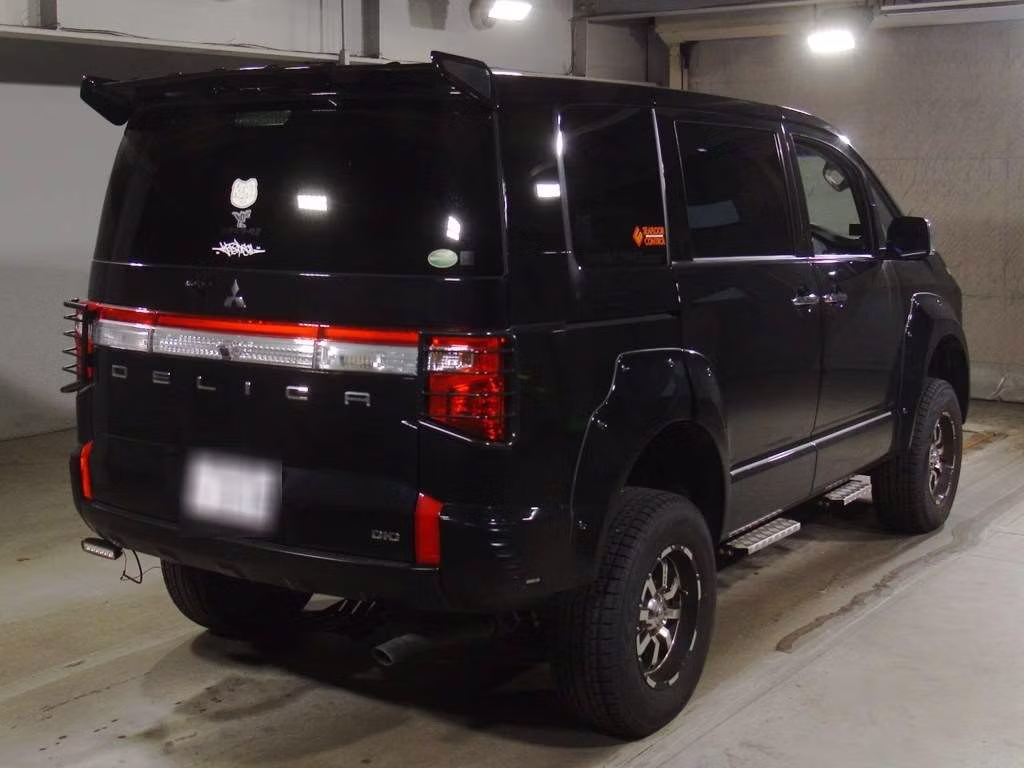 MITSUBISHI DELICA D:5