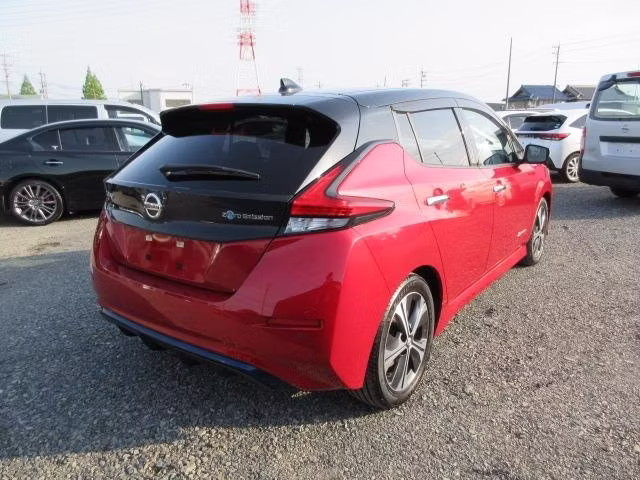 NISSAN LEAF