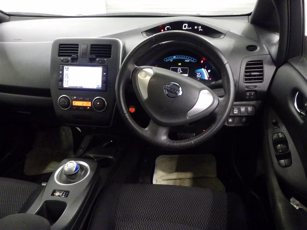 NISSAN LEAF