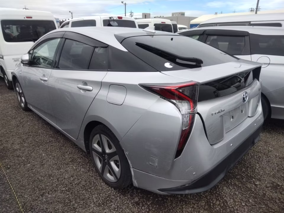 TOYOTA PRIUS