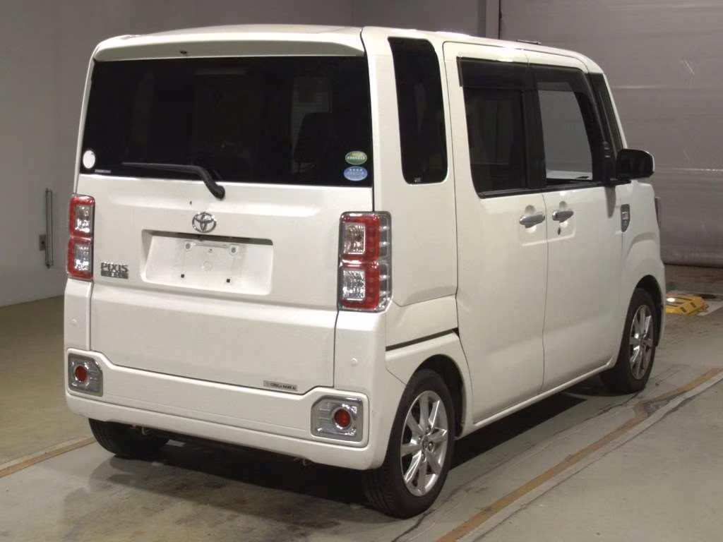 TOYOTA PIXIS MEGA