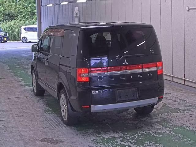 MITSUBISHI DELICA D:5