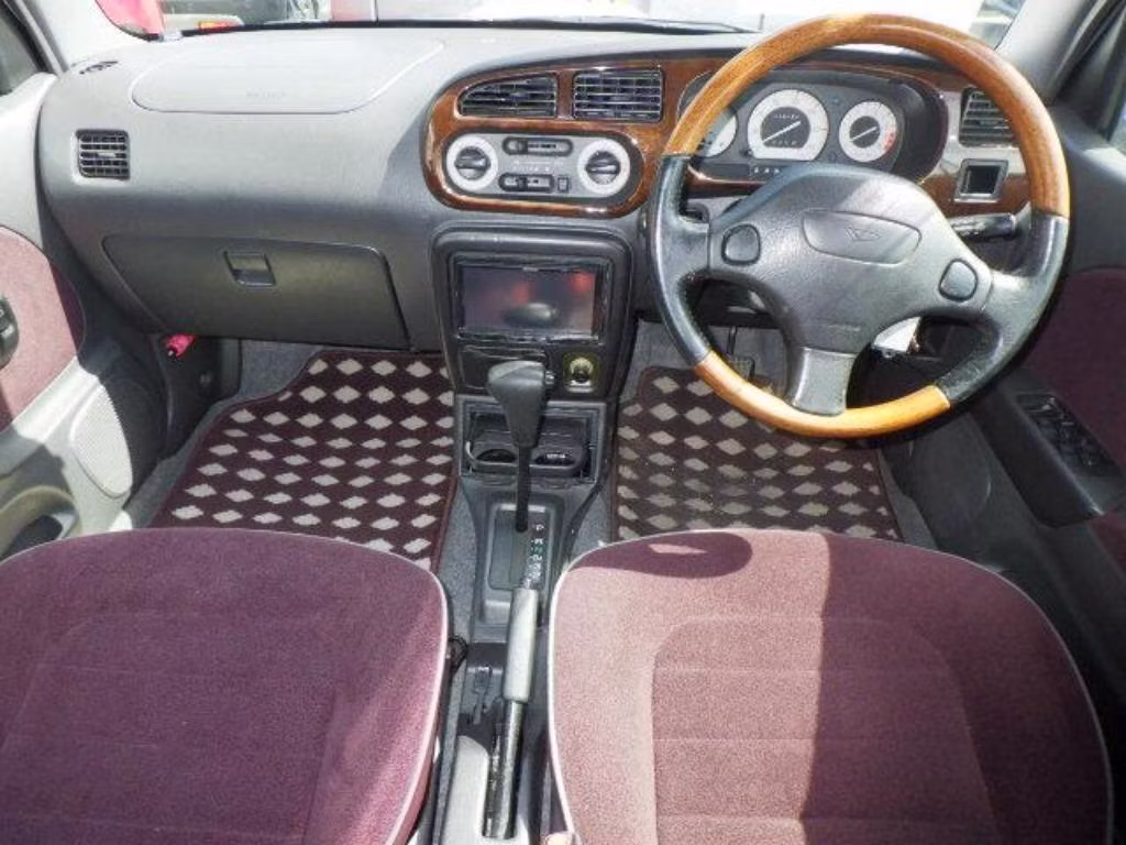 DAIHATSU MIRA GINO