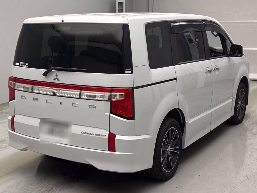 MITSUBISHI DELICA D:5