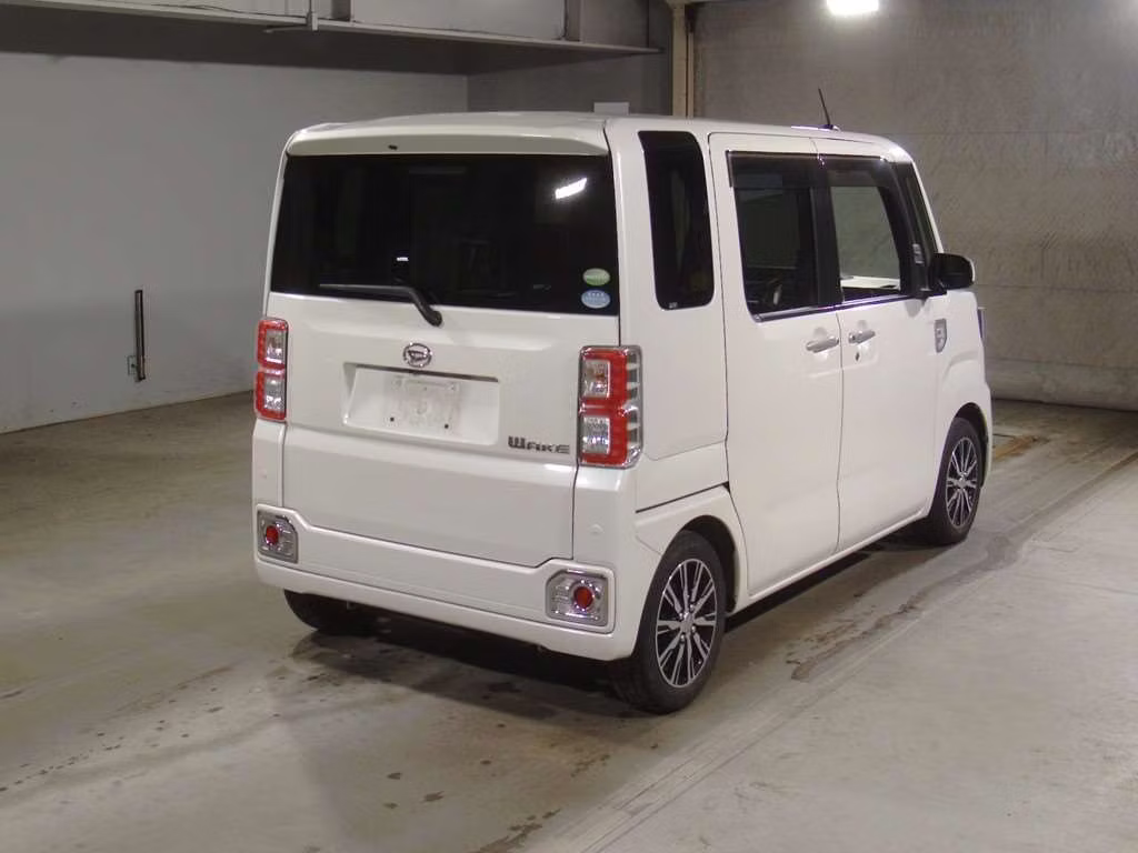 DAIHATSU WAKE