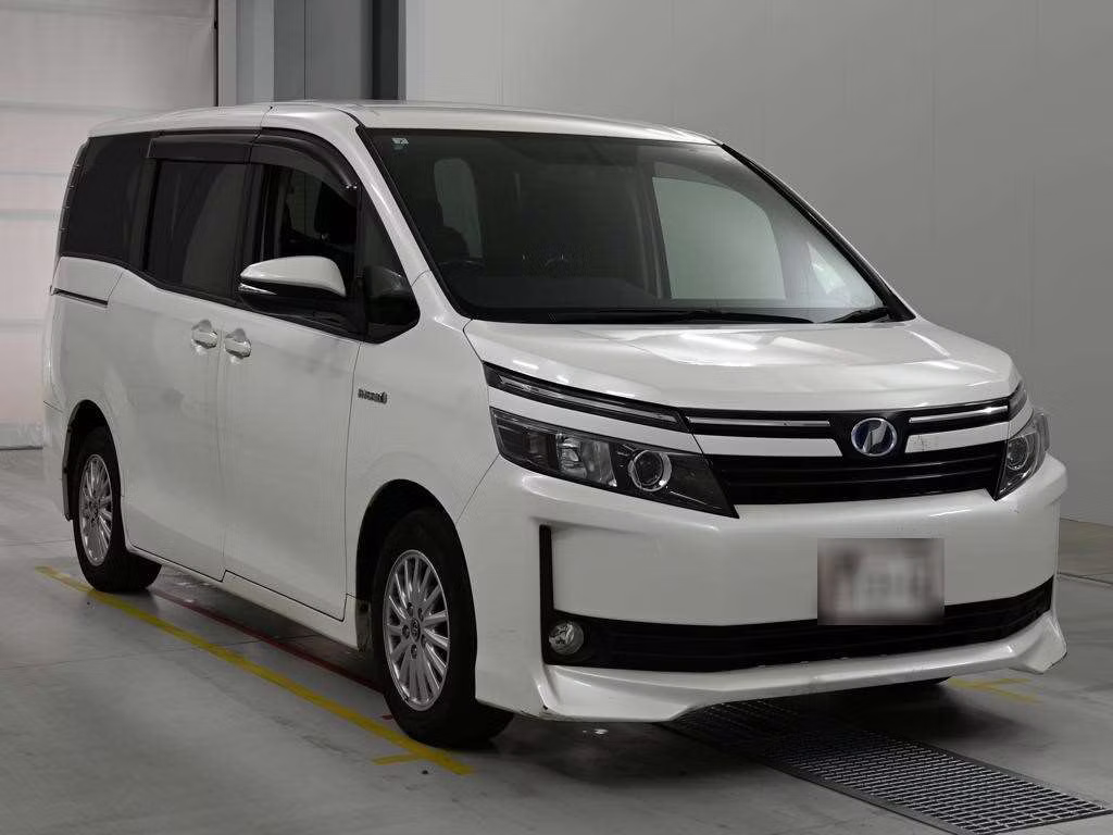 TOYOTA VOXY
