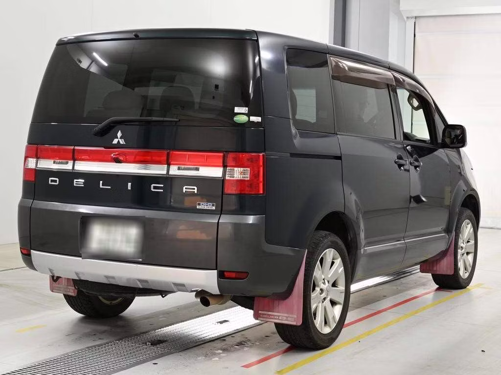 MITSUBISHI DELICA D:5