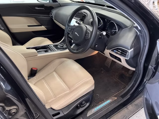 JAGUAR XE