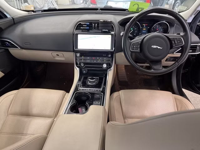 JAGUAR XE