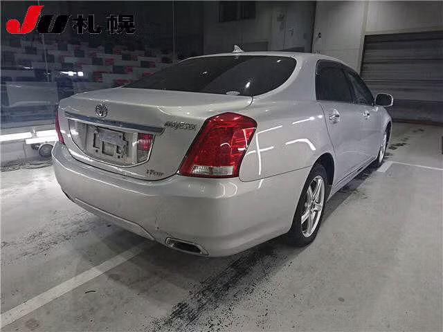 TOYOTA CROWN MAJESTA