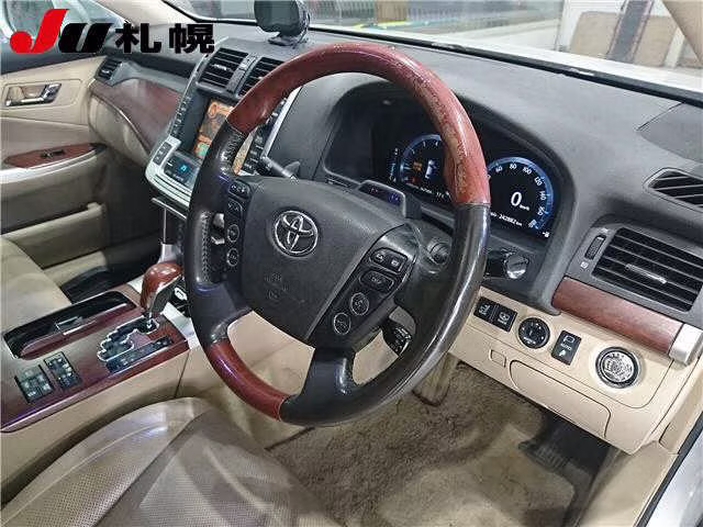 TOYOTA CROWN MAJESTA