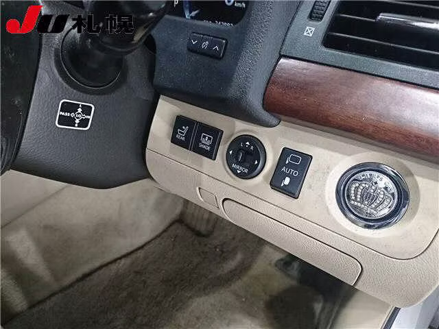 TOYOTA CROWN MAJESTA