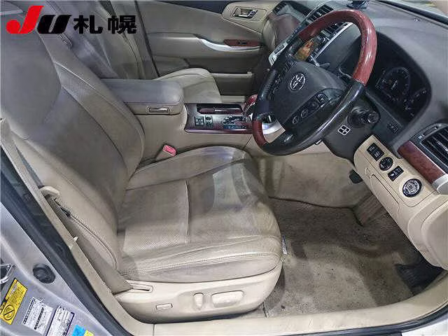 TOYOTA CROWN MAJESTA