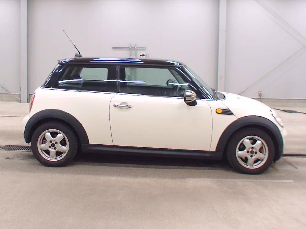 MINI HATCH
