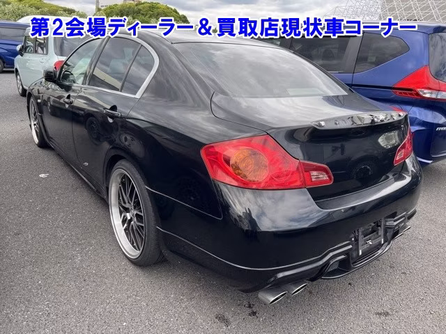 NISSAN SKYLINE