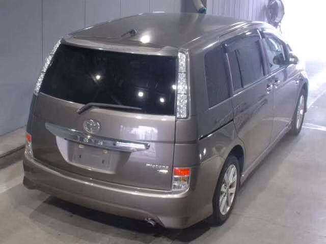 TOYOTA ISIS