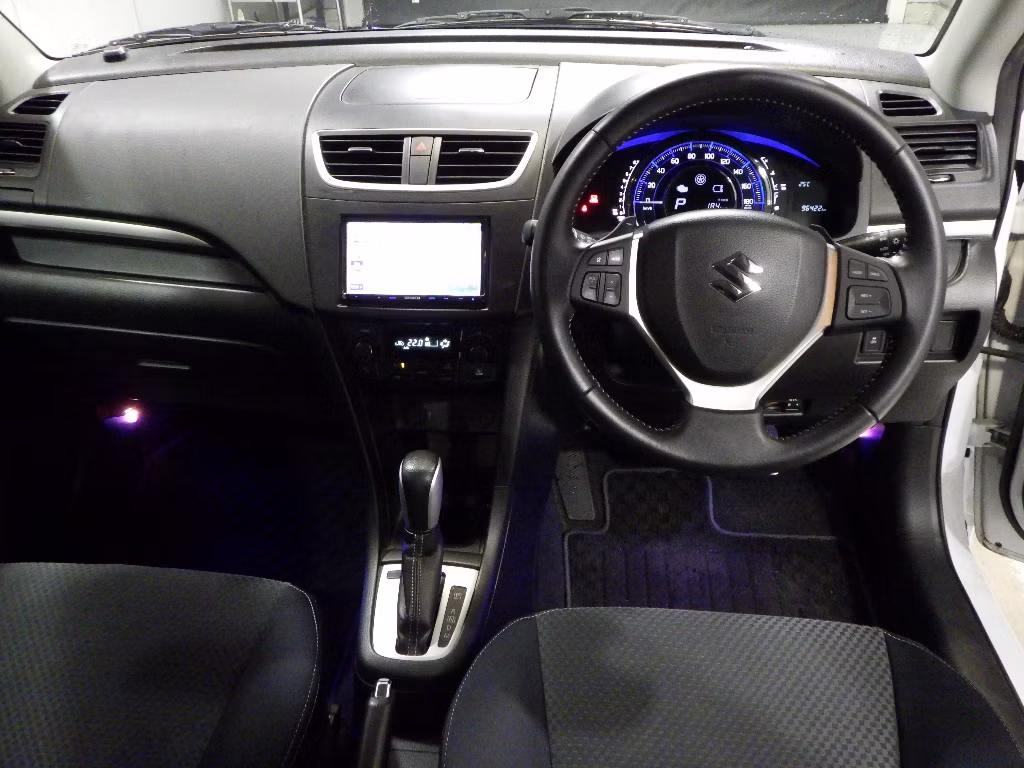SUZUKI SWIFT