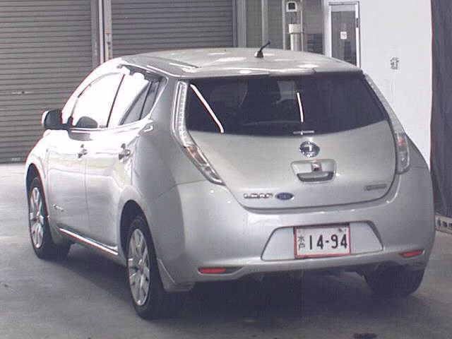 NISSAN LEAF