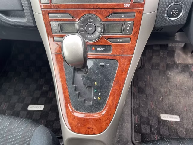 TOYOTA AURIS