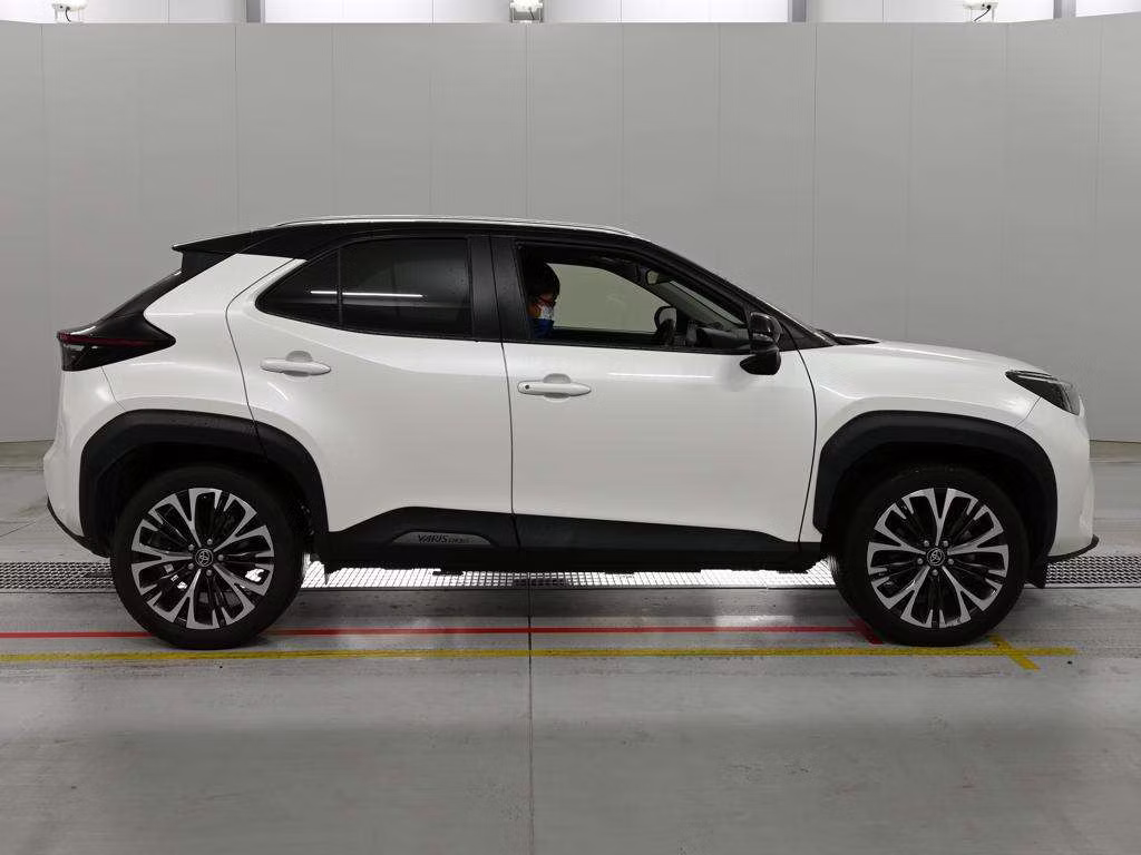 TOYOTA YARIS CROSS