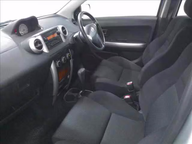TOYOTA IST