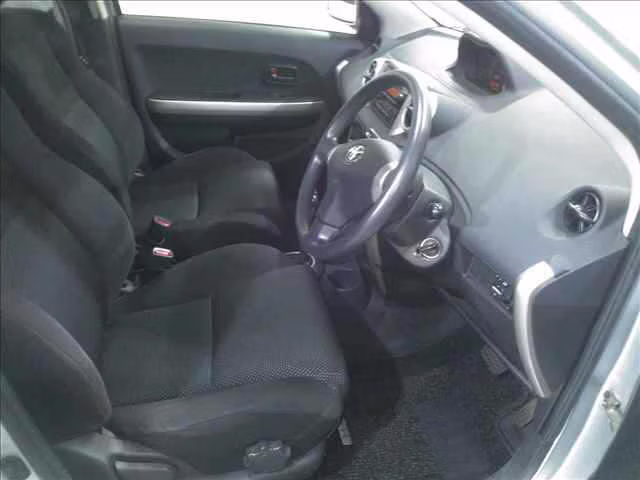 TOYOTA IST