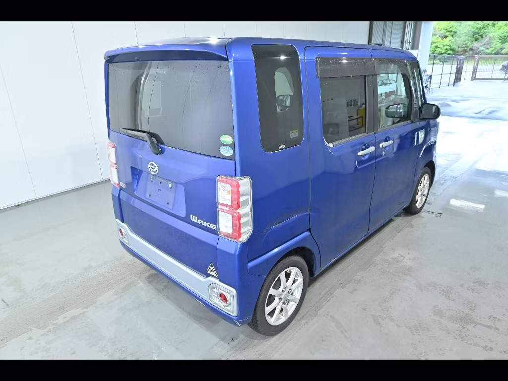 DAIHATSU WAKE