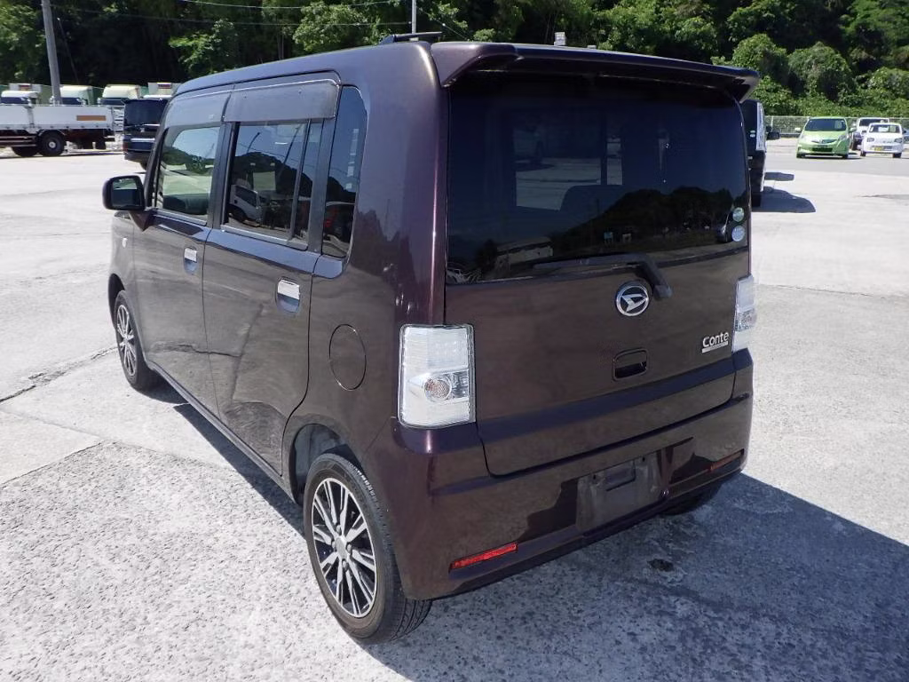 DAIHATSU MOVE CONTE