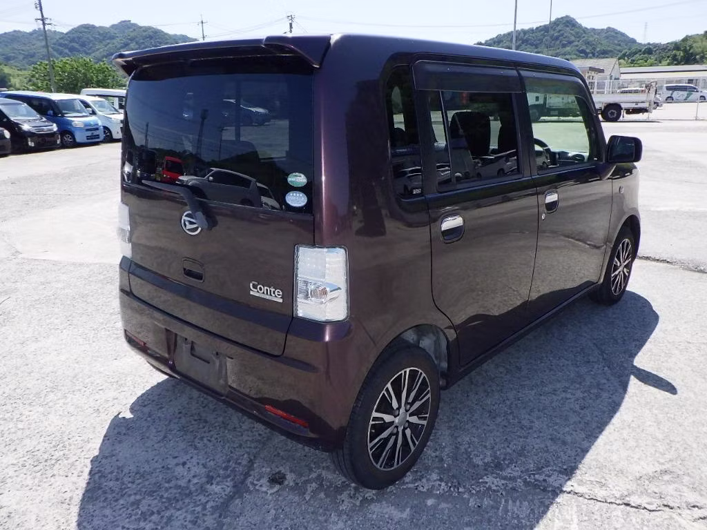 DAIHATSU MOVE CONTE