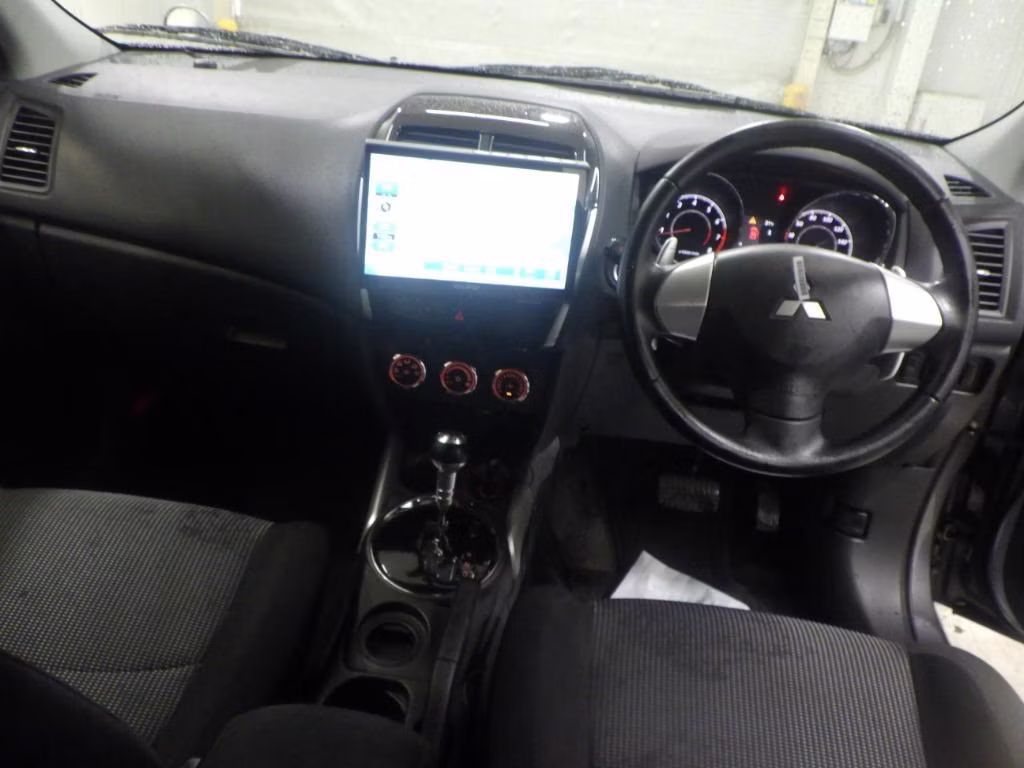 MITSUBISHI RVR