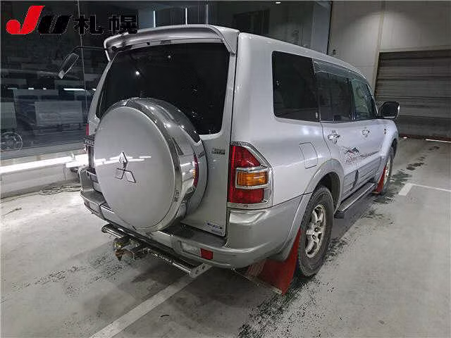MITSUBISHI PAJERO