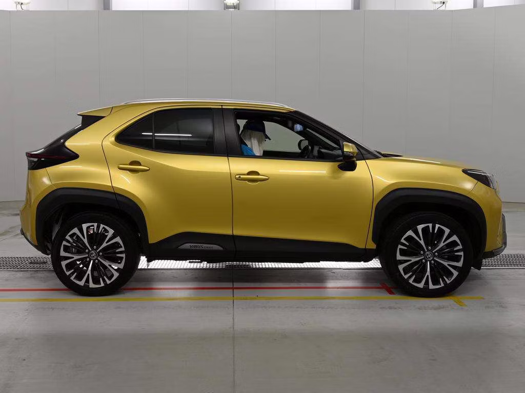 TOYOTA YARIS CROSS