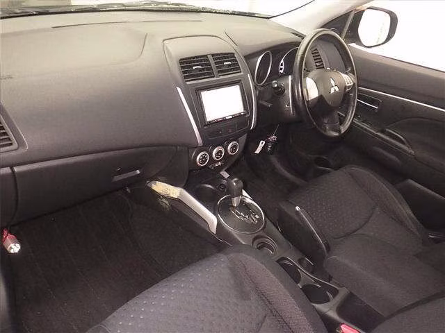 MITSUBISHI RVR