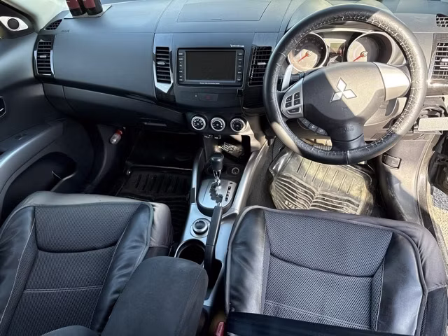 MITSUBISHI OUTLANDER