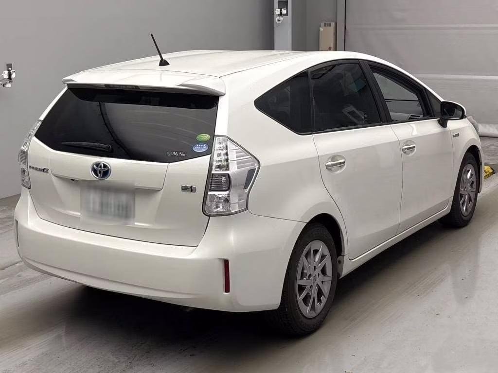 TOYOTA PRIUS ALPHA