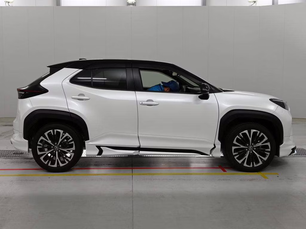 TOYOTA YARIS CROSS